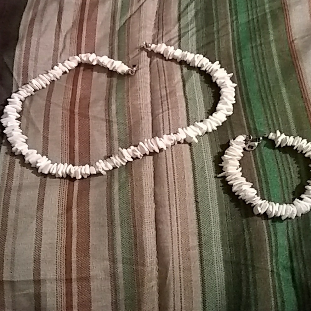 Set necklace and bracelet